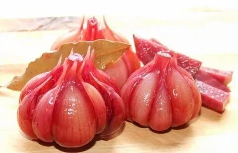 Острый маринованный чеснок