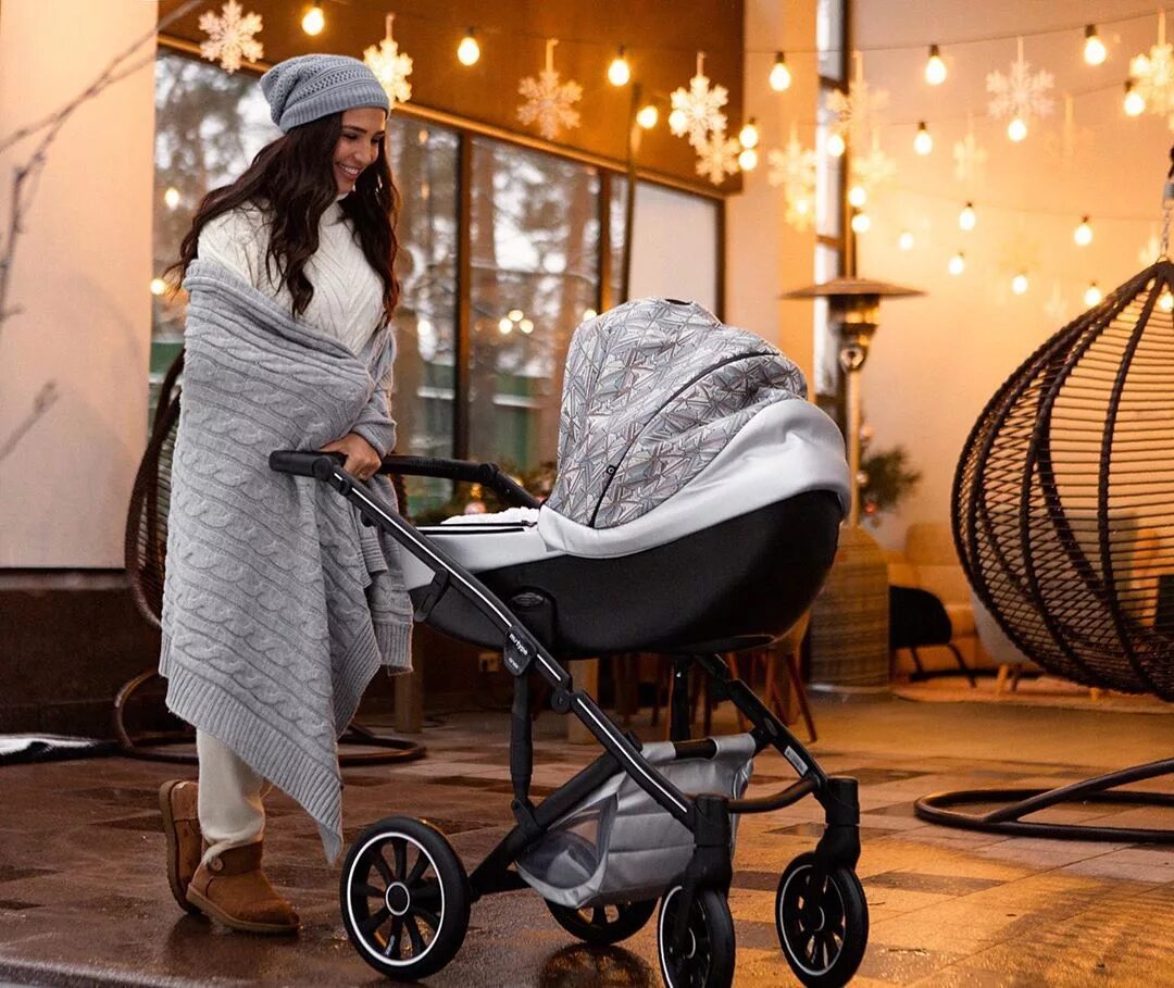 Коляска рант прогулочная со звездами. Прогулочная коляска rant largo stars. Знаменитости с колясками. Коляски со звездами. Санки коляска пикате звезды.