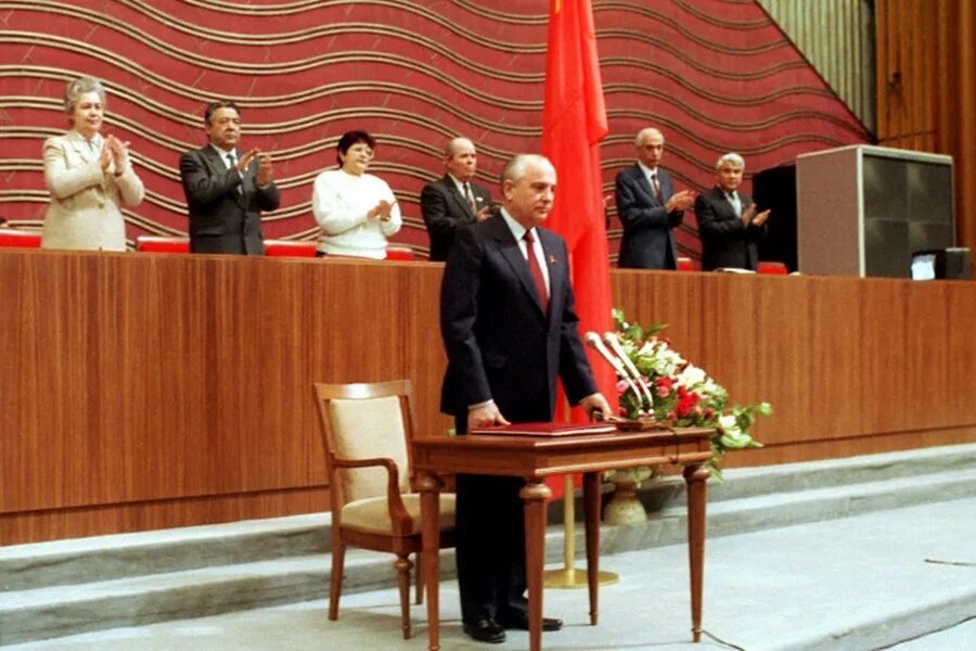 Первый съезд народных депутатов год. Съезд народных депутатов 1990. Горбачев 1 съезд нардепов.