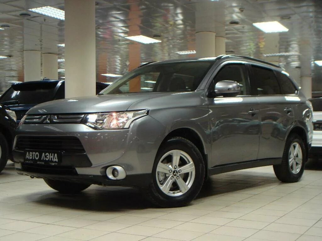 Аутлендер 3 2.4. Mitsubishi Outlander 3 2012. Mitsubishi Outlander (2012-2015). Аутлендер 3 2012 года.