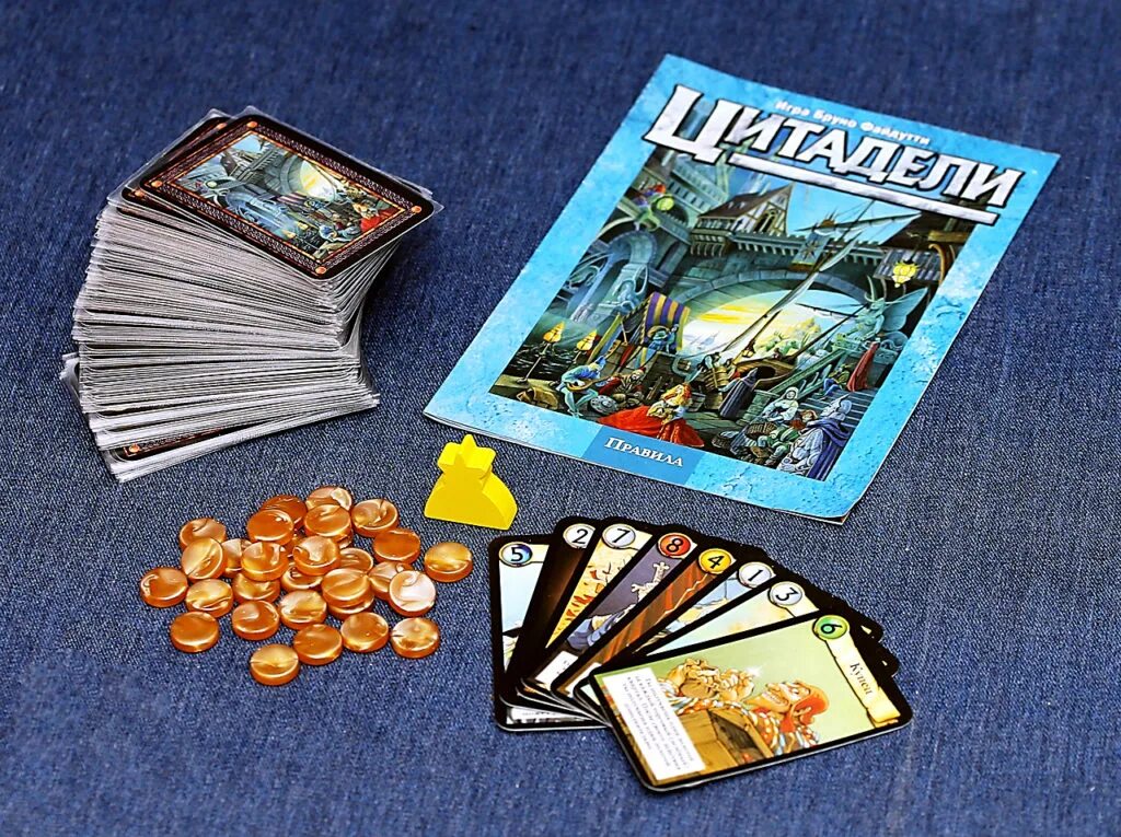 Card game board game. Цитадели карточная игра. Цитадели Делюкс настольная игра. Игра Цитадель настолка. Цитадели Делюкс ПНП.