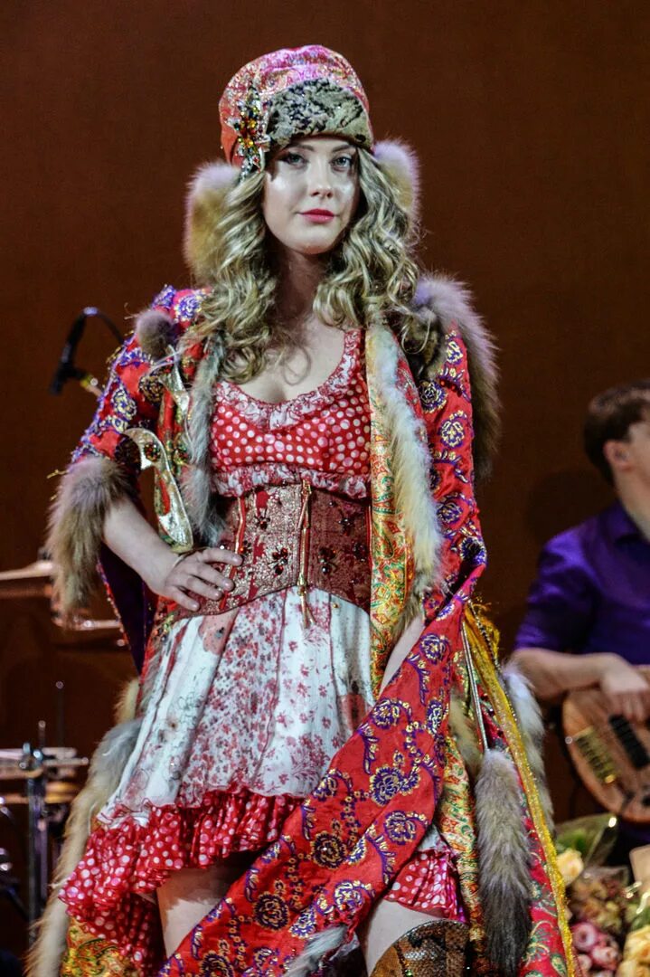 вика цыганова на кавказ песня слушать. вика цыганова в чечне. вика цыганова 1991. вика цыганова 90-е. вика цыганова в 90.