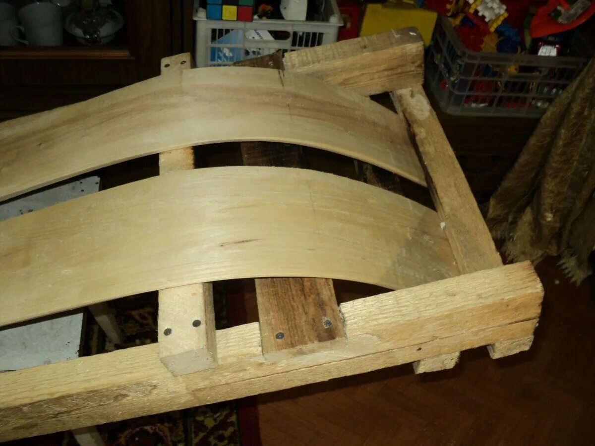 Охотничьи лыжи. Самодельные охотничьи лыжи. Как сделать лыжи своими руками. Станок для загиба охотничьих лыж. Станок для лыж из дерева.