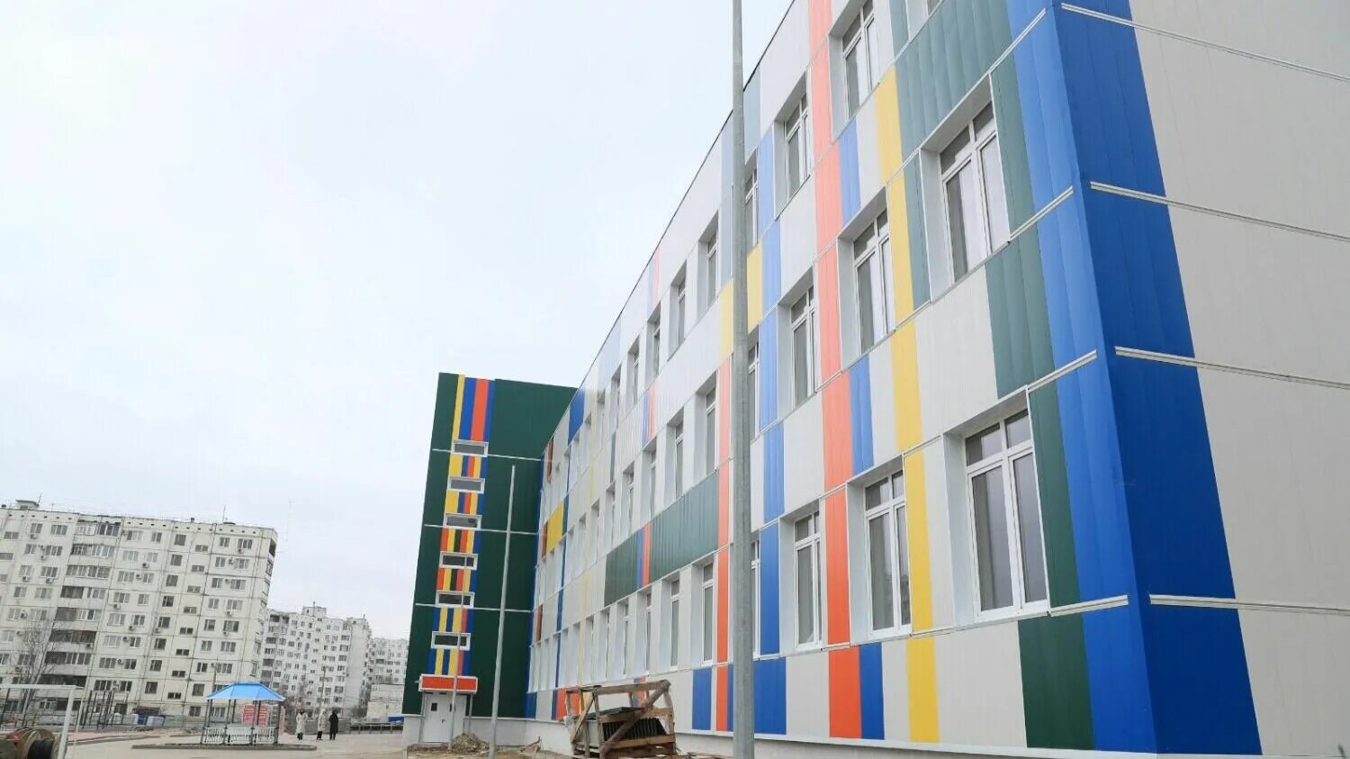 117 школа волгоград красноармейский район 1 сентября. Новая школа в ворошиловском районе. Новая школа в красноармейском районе волгоград. Новая школа волгоград. Новая школа.