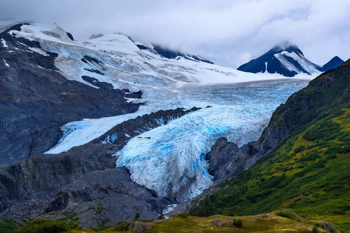 Горный ледник это. Кальдерный ледник. Ледник Мьюра Аляска. Глетчеры ледники Альпы. Горно-Долинные ледники.