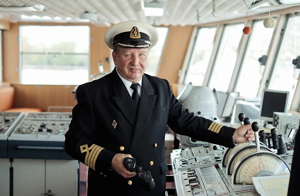 Ship captain. Адмирал Кузнецов Капитанский мостик. Капитан судоводитель.