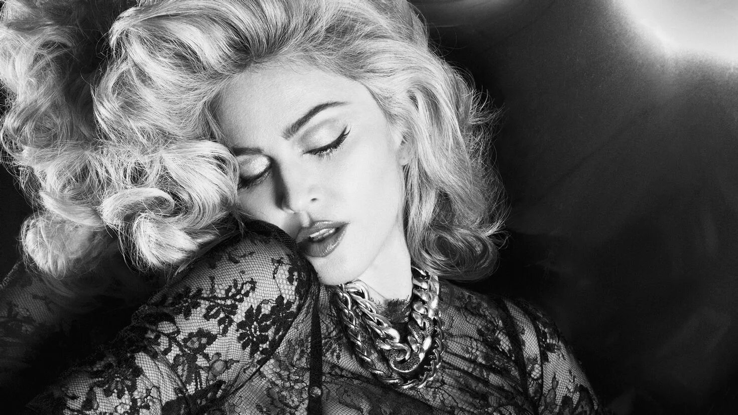 Адонн. Мадонна портрет певица. madonna 1992. мадонна чикконе в молодости. madonna blond ambition tour 1990.