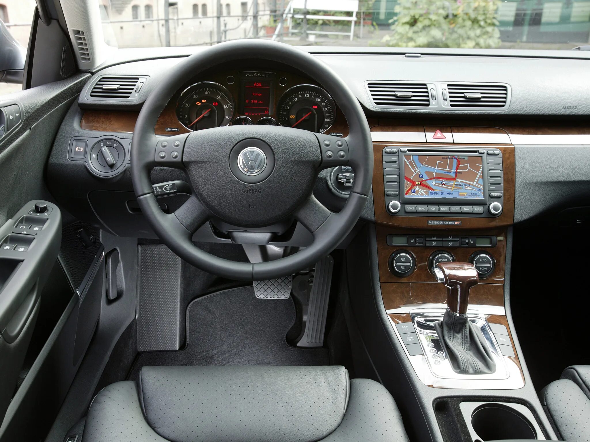 Панели фольксваген б6. VW Passat b6 Interior. Фольксваген Пассат б6 седан салон. Фольксваген Пассат b6 салон. Фольксваген Пассат в6 2005.