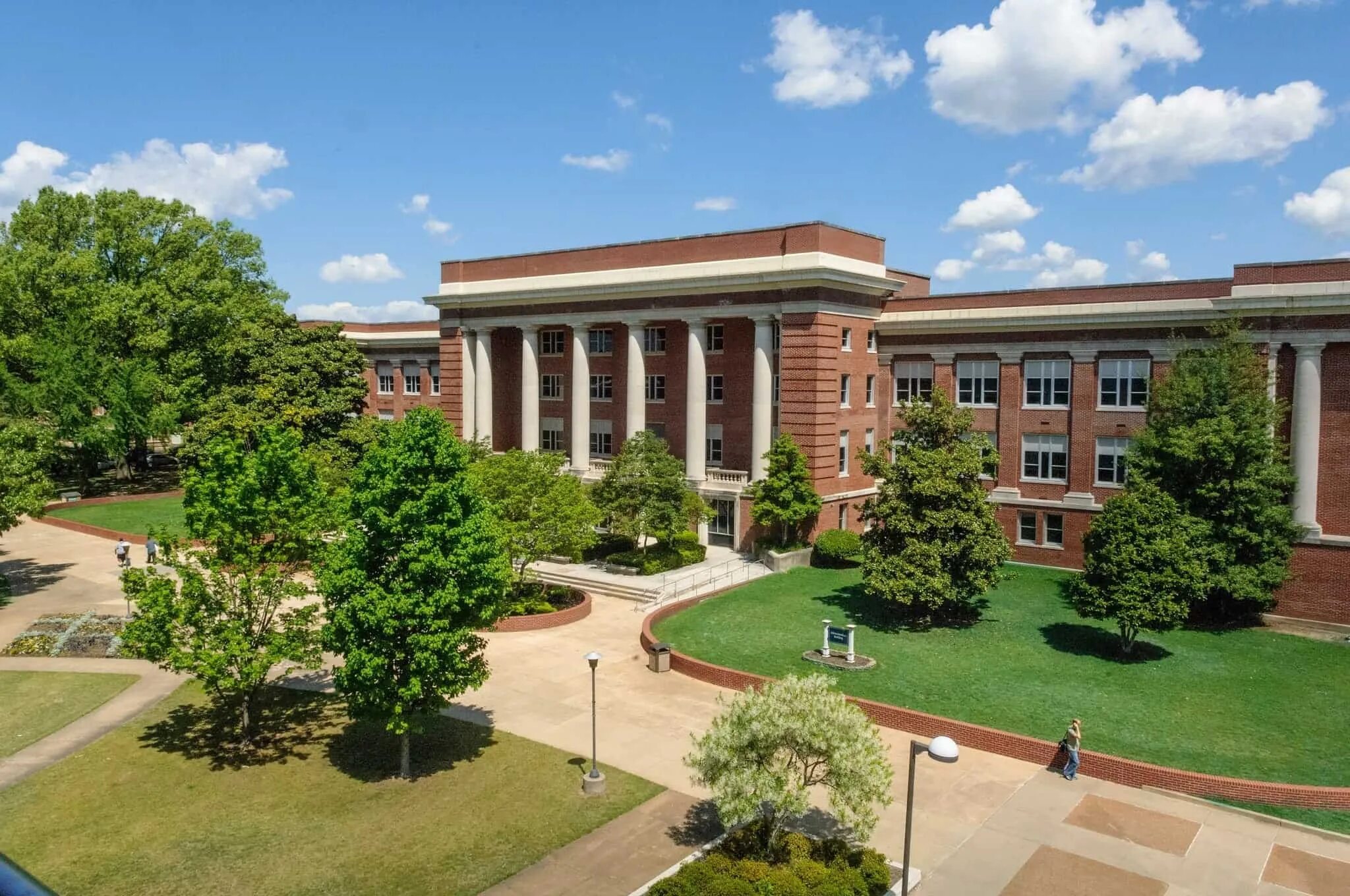 Мемфис США колледж. The University of Memphis общежитие. University of North Carolina Greensboro. The University of Memphis рейтинг.
