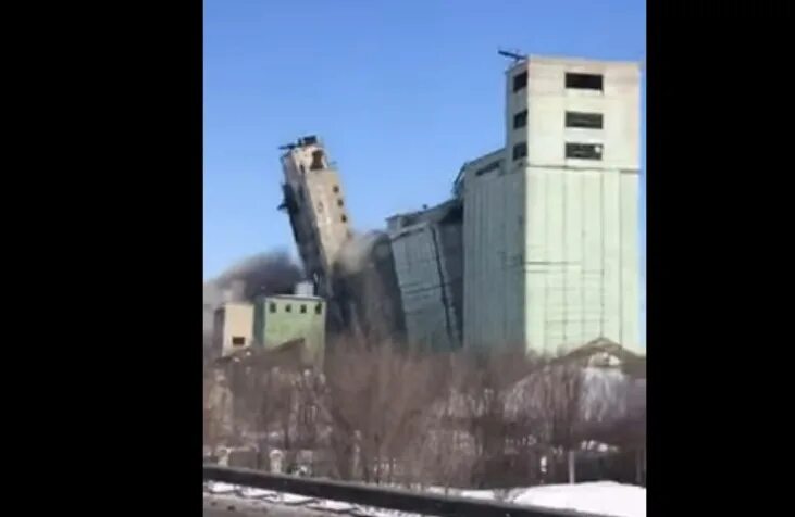 Атака на волгоградскую область сегодня. Взрыв элеватора в Красном Яру Волгоградской области. Красный Яр Жирновский район Волгоградская область элеватор. Красный Яр элеватор взорвали. Элеватор в Волгограде взорвали.