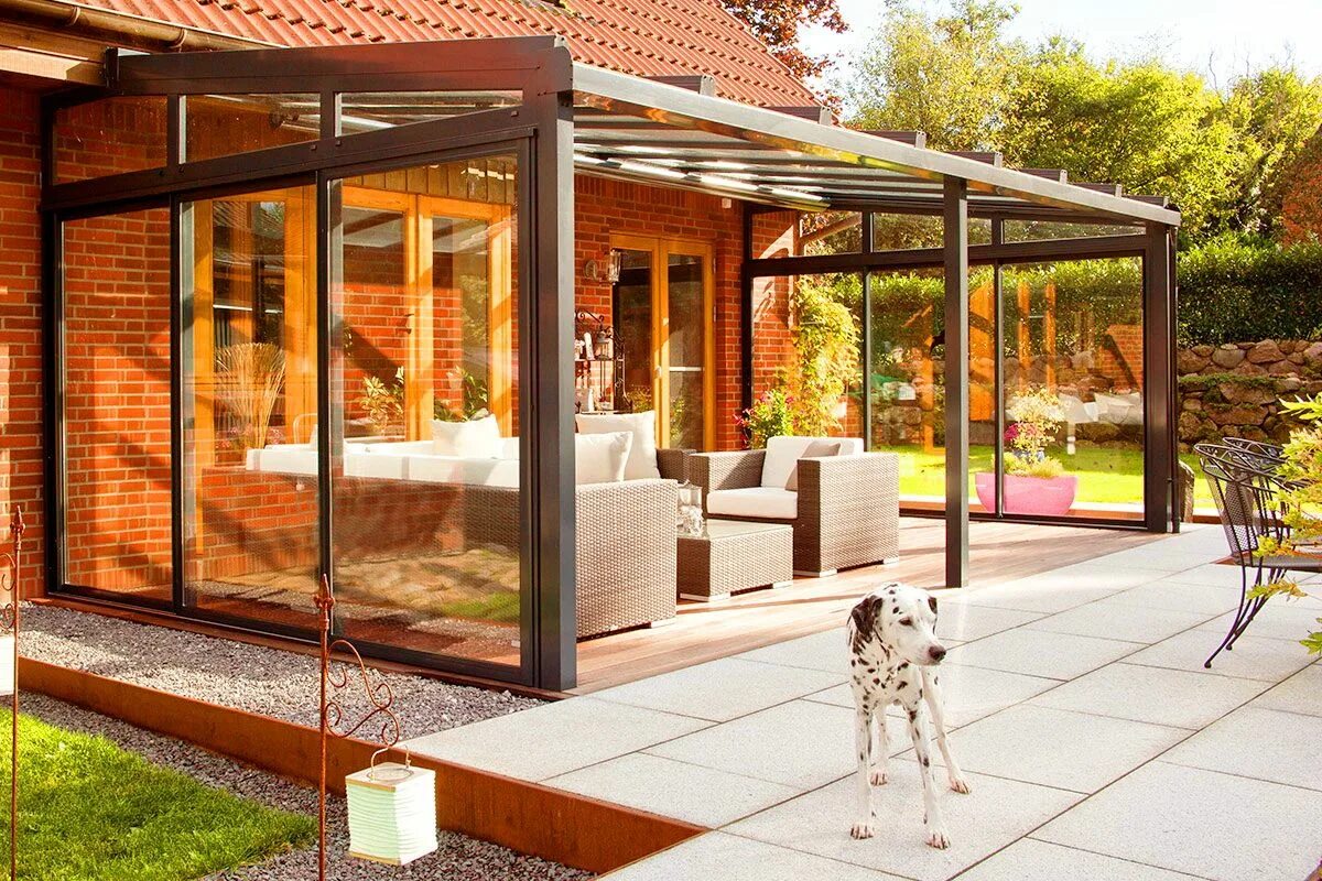 деревянная веранда. Renson algarve canvas. Decolife пергола. пергола с монолитным поликарбонатом. алюминанте безрамное остекление.