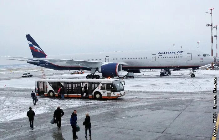 Аэрофлот минск шереметьево. Аэрофлот минск шереметьево. Аэропорт шереметьево самолеты. Ил-96 шереметьево. Аэрофлот минск самолеты.