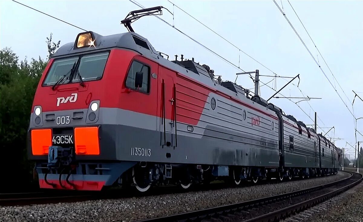 Китайский электровоз hxd2. Мощный электровоз. Мощный электровоз. Синара 2021 тепловоз. Электровоз уральские локомотивы.