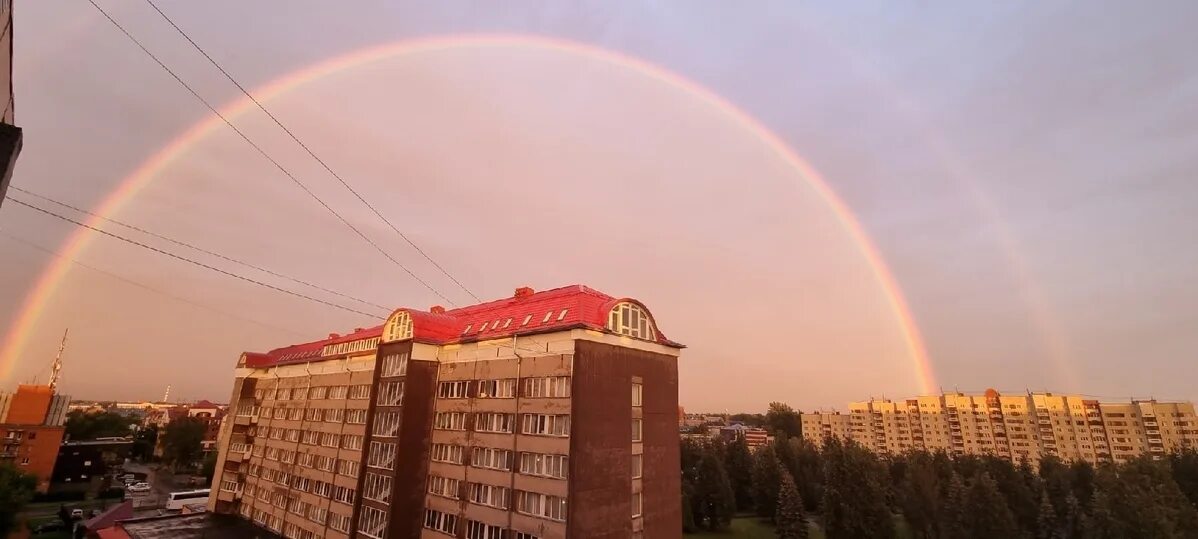 Радуга после дождя в городе. Фото радуги в небе после дождя настоящее. После дождя будет Радуга!. После дождя всегда приходит Радуга.