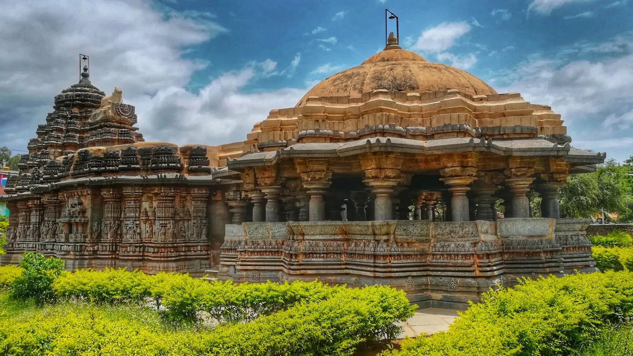 Temple has been. Ishvara Temple. Золотой дворец в Индии в Карнатака. Бангалор Карнатака. Летний дворец Султана Карнатака.