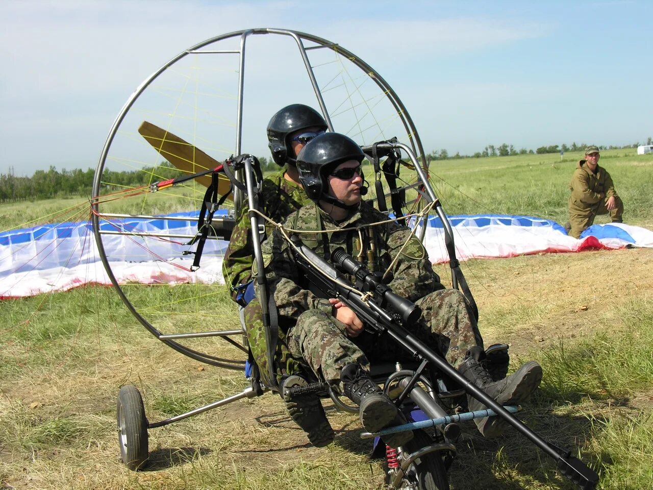 Поиск 06. Военные дельтапланы. Военный параплан. Боевой мотодельтаплан. Военный мотодельтаплан.