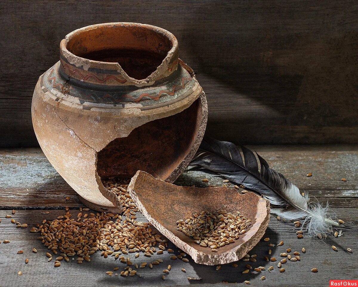 Китайская керамика чаши. Черепки посуды. Черепки посуды. Разбитая глиняная ваза. Черепки посуды.