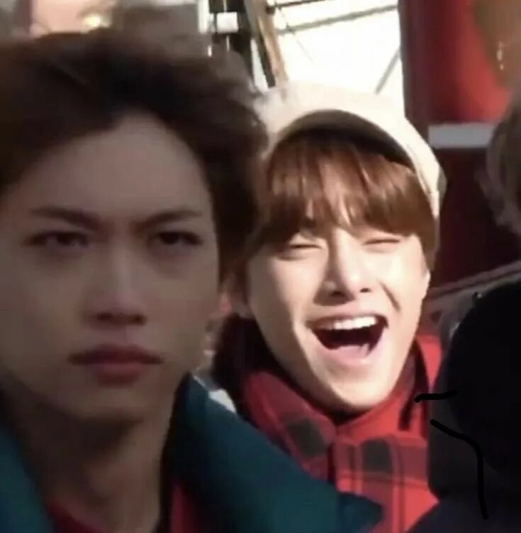 Ред фейс стрей кидс. Stray kids бан чан. Ред фейс стрей кидс. Ред фейс стрей кидс. Бан чан stray kids red lights.