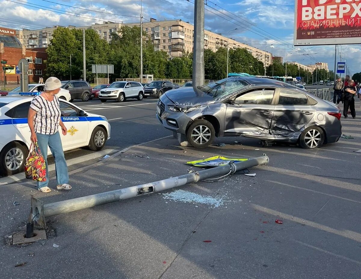 Несчастный случай санкт петербург. Машина на дороге.