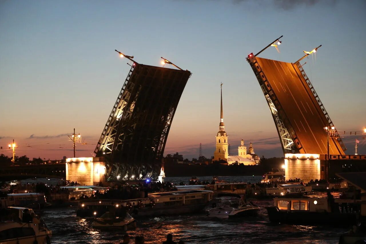 Дворцовый мост разведен фото MAYS IN PETER !!! The Nevsky 111 Hotel 29 April 2023 1 May 2023 3 days 2 night