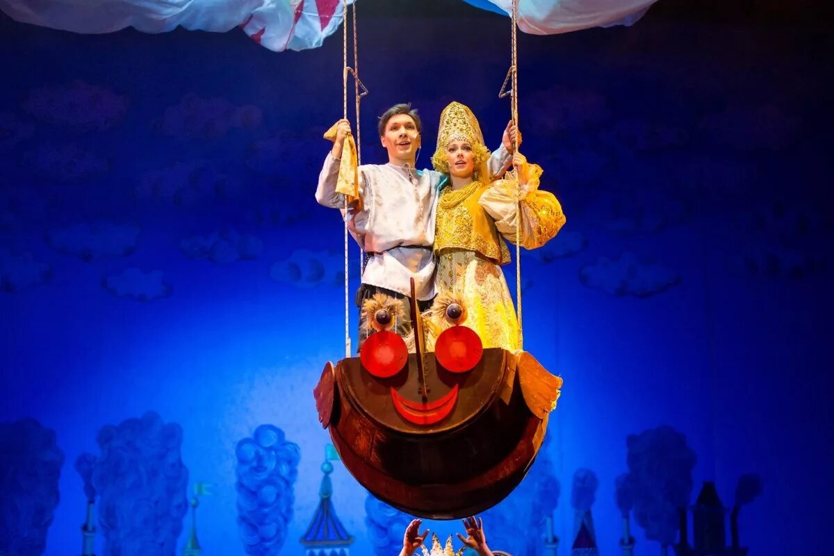 Тюз белоснежка и семь гномов. Актер на сцене. Московский областной театр драмы. Шел со спектакля. Шел со спектакля.