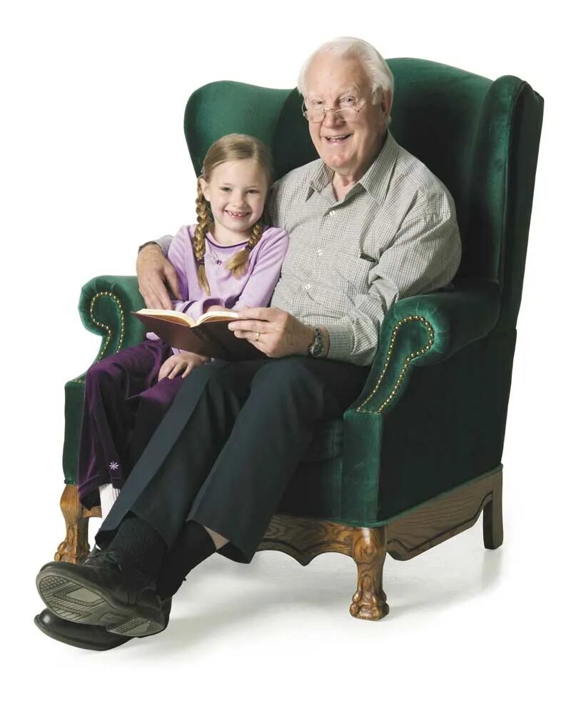 Дедушка в кресле. Дедушка и внучка. Бабушка и дедушка в креслах. Пожилые люди.