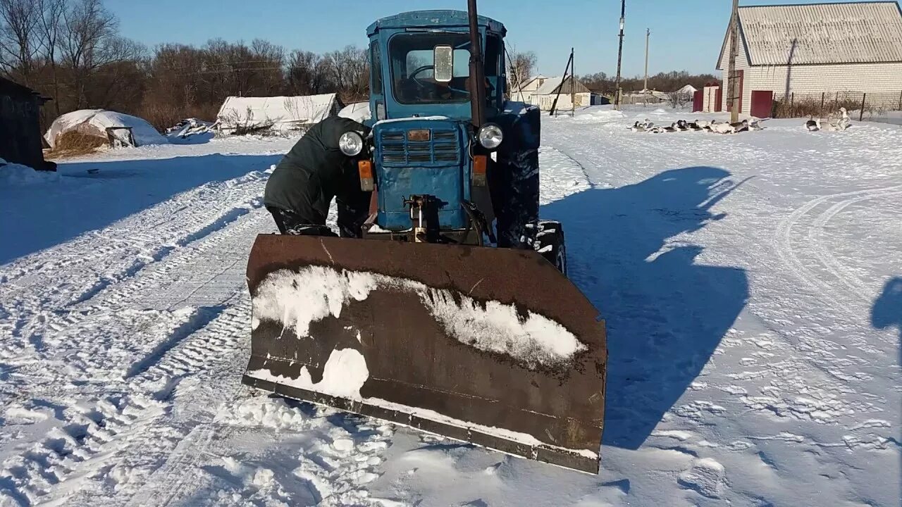 Т б снежная. Отвал для трактора т-40. Поворотная лопата на трактор т40. Лопата отвал для трактора т40. Т-40ам с отвалом.