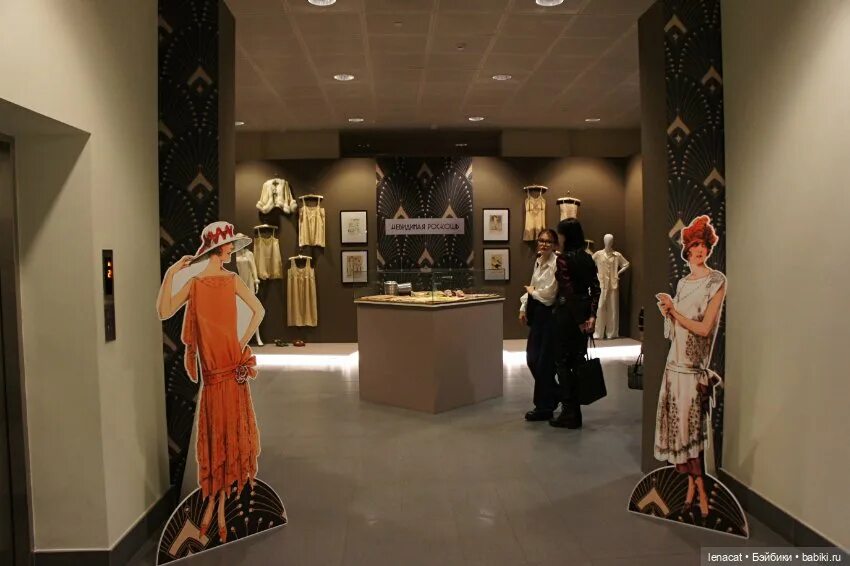 Выставка роскоши. Облаченная в роскошь выставка вднх. Платье елизаветы 2 на коронации. Облаченная в роскошь выставка. Выставка роскоши.