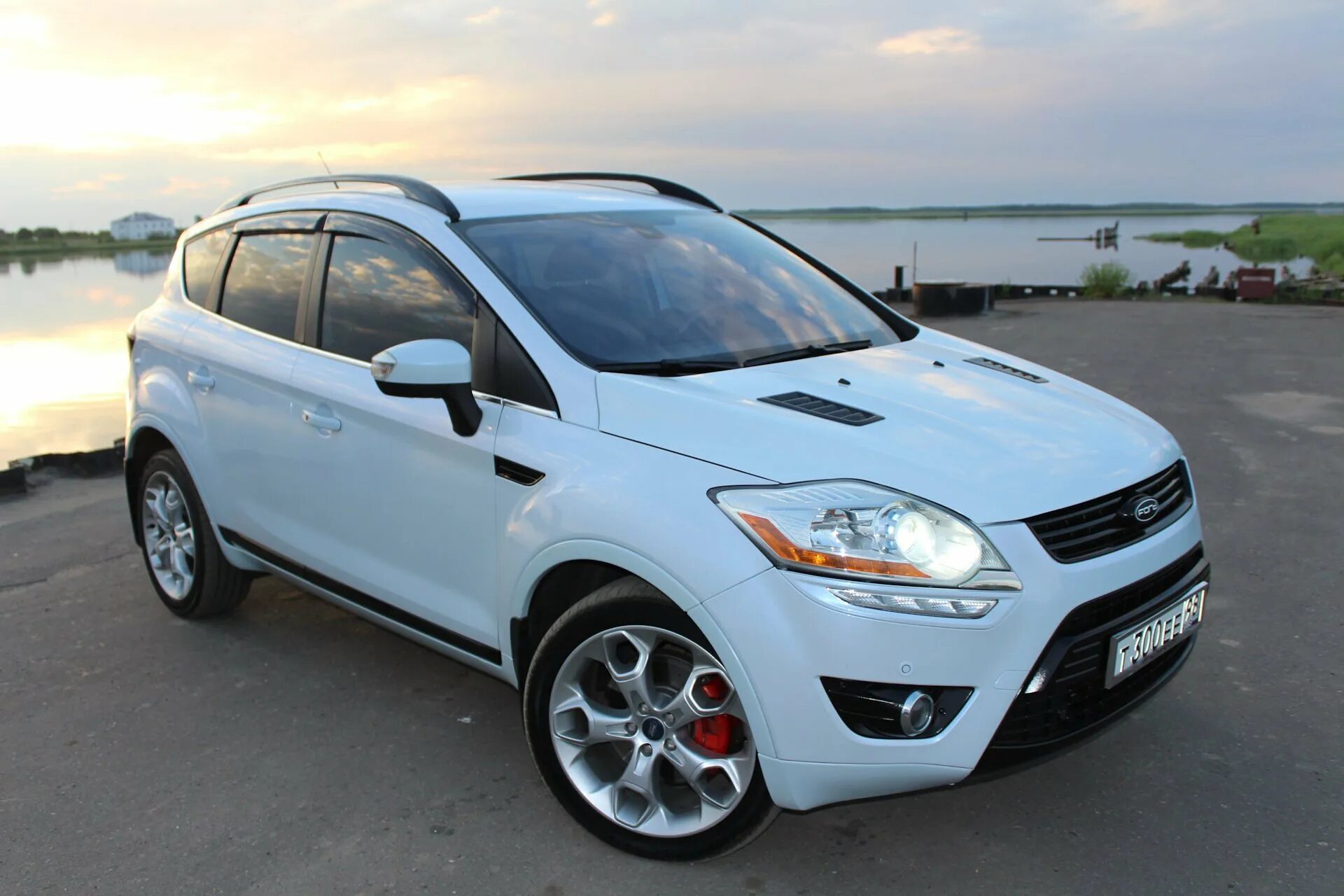 Форд куга 2 2.5 передний привод. Ford Kuga 1. Ford Kuga 2012. Ford Kuga 2.5. Форт Гуго 1паколение.