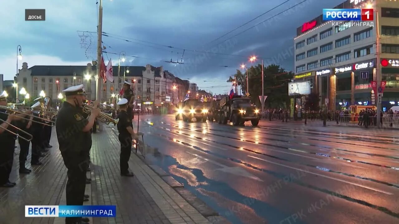 Снял парад. Парад в Калининграде. Парад 9 мая. 9 Мая парад Победы. День Победы парад.