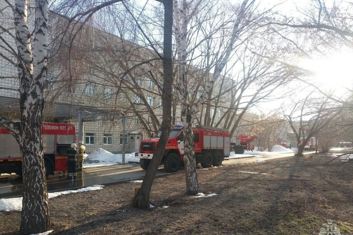 Новости барнаул 22 свежие. Новости барнаул 22 свежие. Пожар дома. Новости барнаула происшествия. Барнаул 22 авария новый рынок.