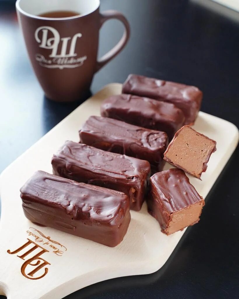 натуральный домашний шоколад. домашний шоколад. домашний шоколад. сыроедческий шоколад. домашний шоколад.