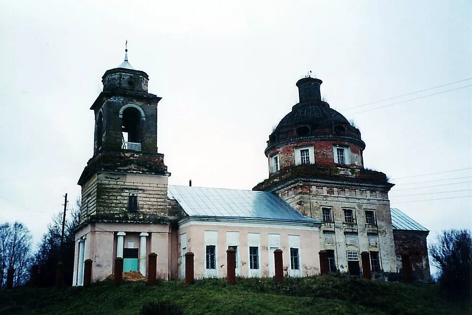 Церковь в селе белая Колпь. Церковь Андрея Стратилата в белой Колпи, село белая Колпь. Церковь Андрея Стратилата в белой Колпи. Церковь в белой Колпи Шаховской район. Усадьба князей шаховских