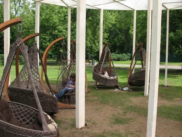 Зона отдыха в парке. Аршиновский парк гамаки. Гамаки в парке горького. Гамак для детской площадки. Аршиновский парк гамаки.