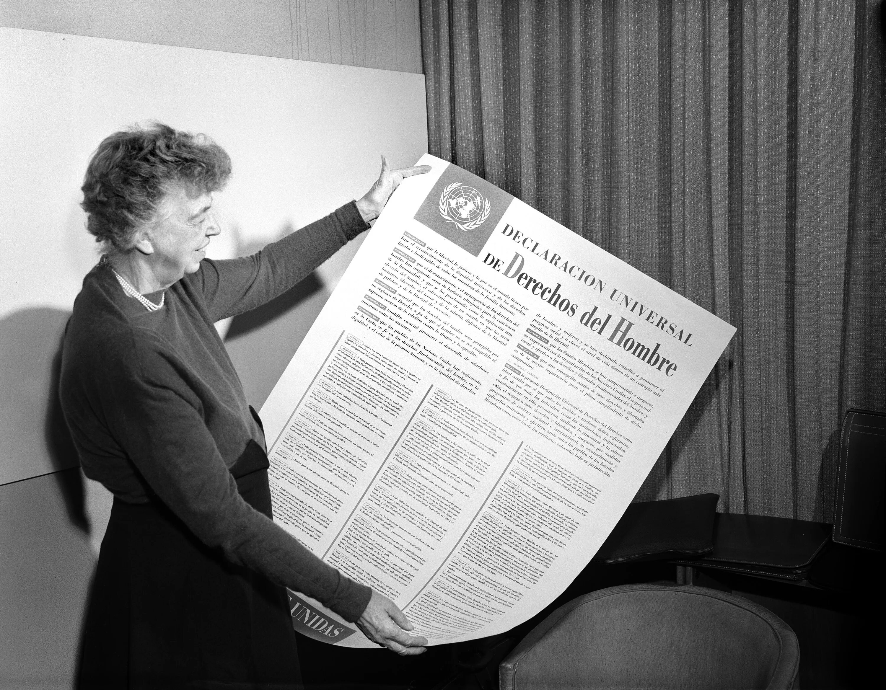 1948 г оон. Всеобщая декларация прав человека 1948. Всеобщая декларация прав человека 10 декабря 1948 года. Декларация прав человека 1948 фото. Генеральная Ассамблея ООН 10 декабря 1948.