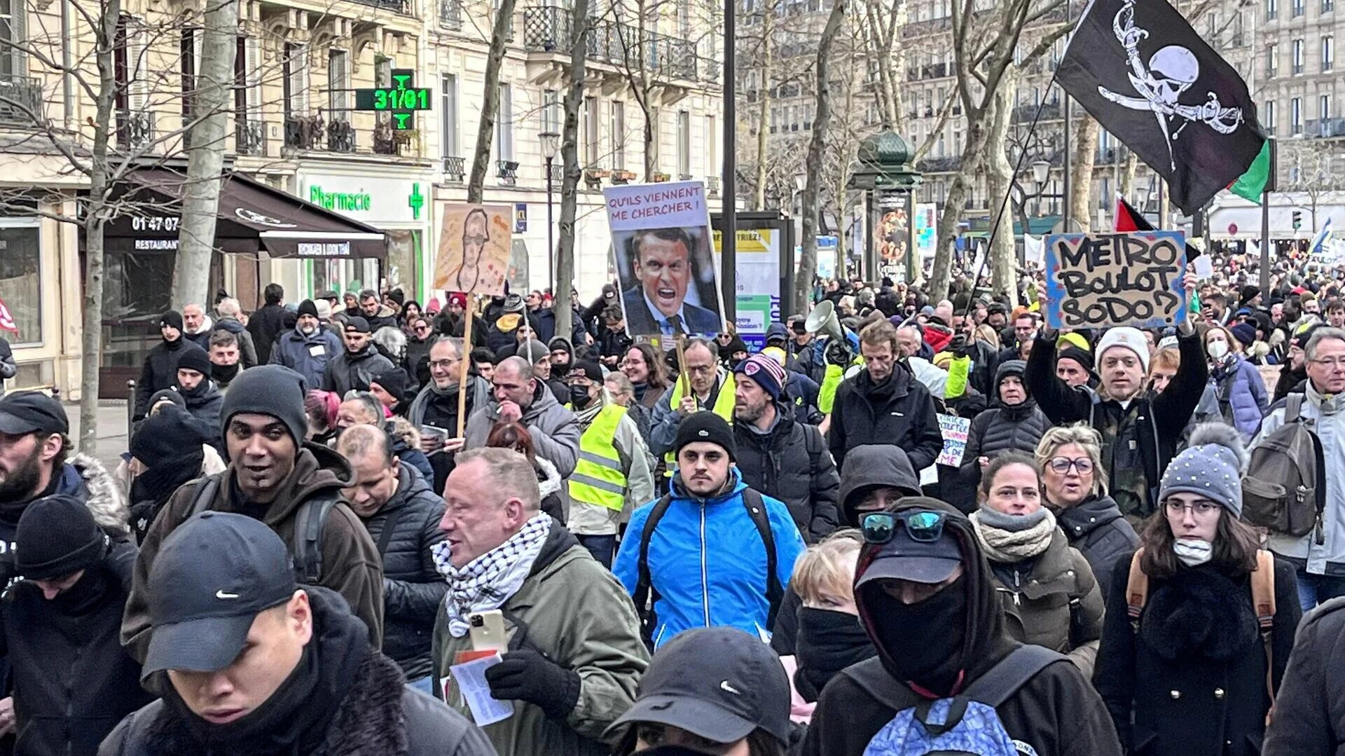 Митинг реформа. Протесты во Франции 2023. Забастовки во Франции. Митинги во Франции. Протесты во Франции.