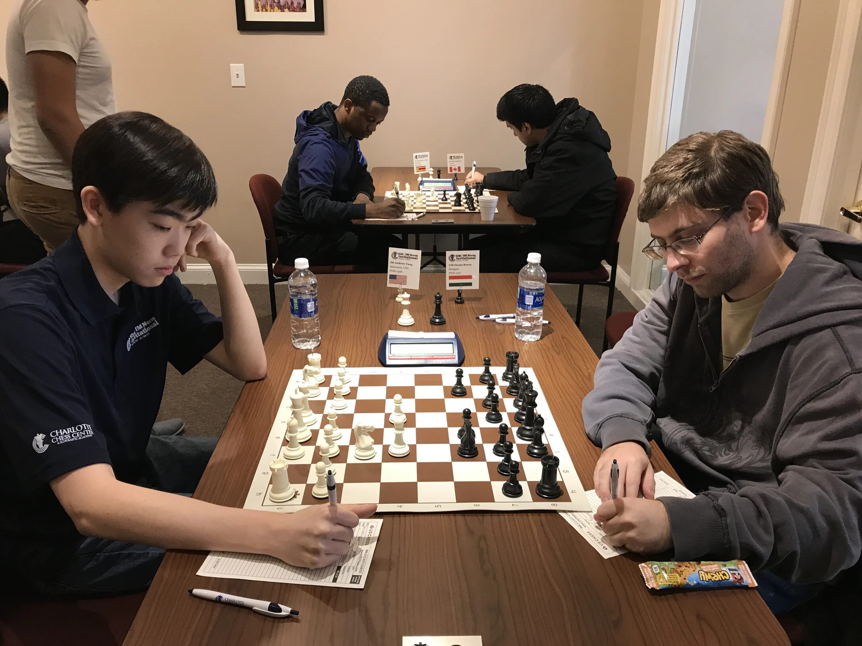 1 i like playing chess. Дети играют в шахматы. Человек шахматист. Шахматы мастер класс. 1 i like playing chess.