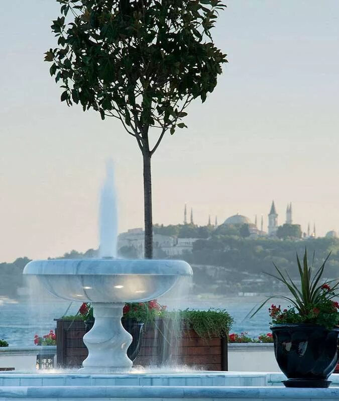 Стамбул времена года. Four Seasons Istanbul at the Bosphorus. Four Seasons Bosphorus. Four Seasons Стамбул. Four Seasons Bosphorus 5.