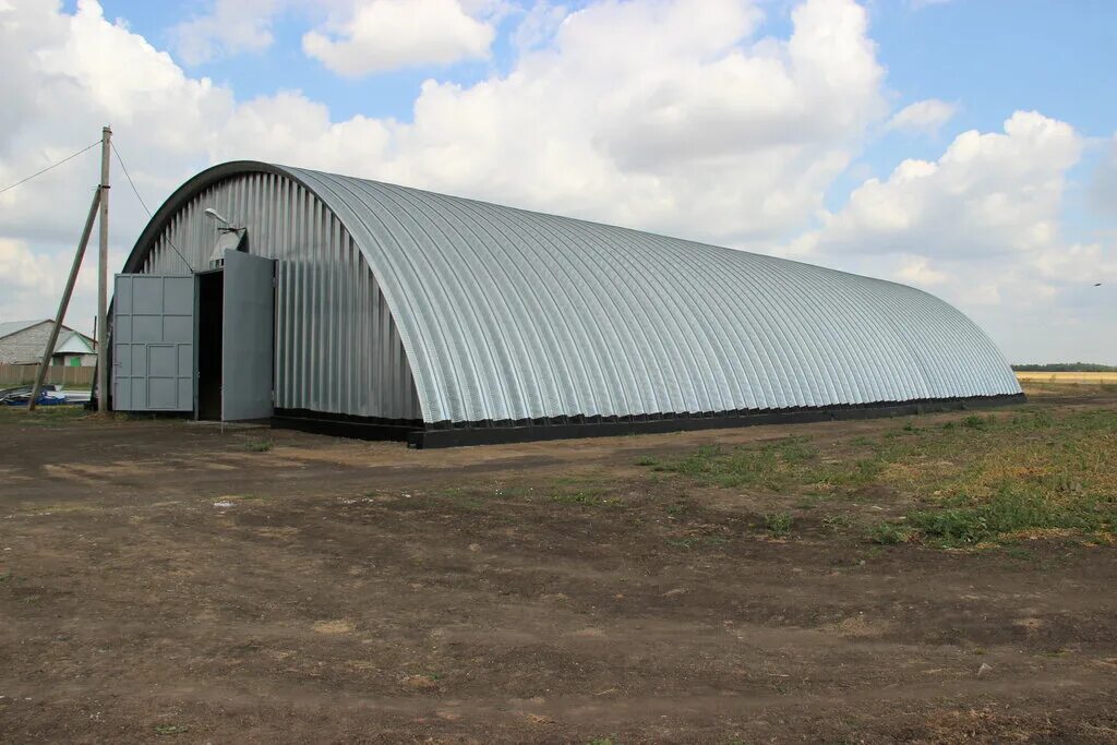 Склад зерна. Склад зерна. Склад для хранения зерна. Склад напольного хранения зерна. Под зерно.