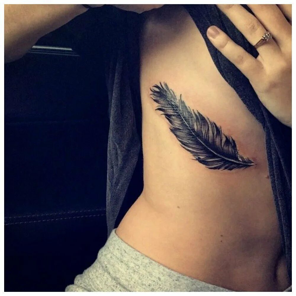 Тату перышко для девушек. Тату перо. Женские тату перо. Тату перо. Тату перо на руке для девушек.