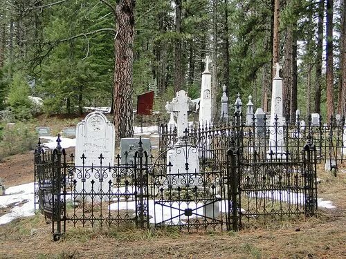 Нерюнгринское кладбище. Кладбище нерюнгри. Санкт петербург ул электропультовцев 9 кладбище животных. Кладбище нерюнгри гранитная. Аякс кладбище владивосток.