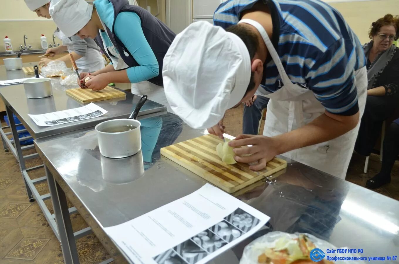 Поварское и кондитерское дело профессия. Училище повар кондитер. Техникум кондитер. Училище на повара. Училище на повара.