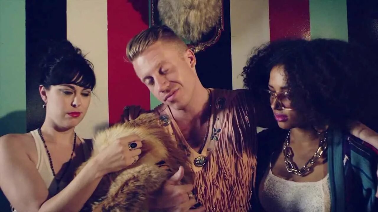 Thrift shop. Маклемор Трифт шоп. Macklemore Thrift shop. Маклемор Thrift shop. Маклемор в шубе.