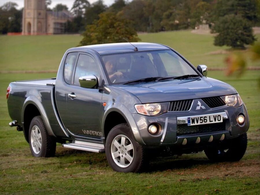 Mitsubishi l200. Машина Митсубиси л200. Мицубиси l200 2006. Мицубиси Эль 200.