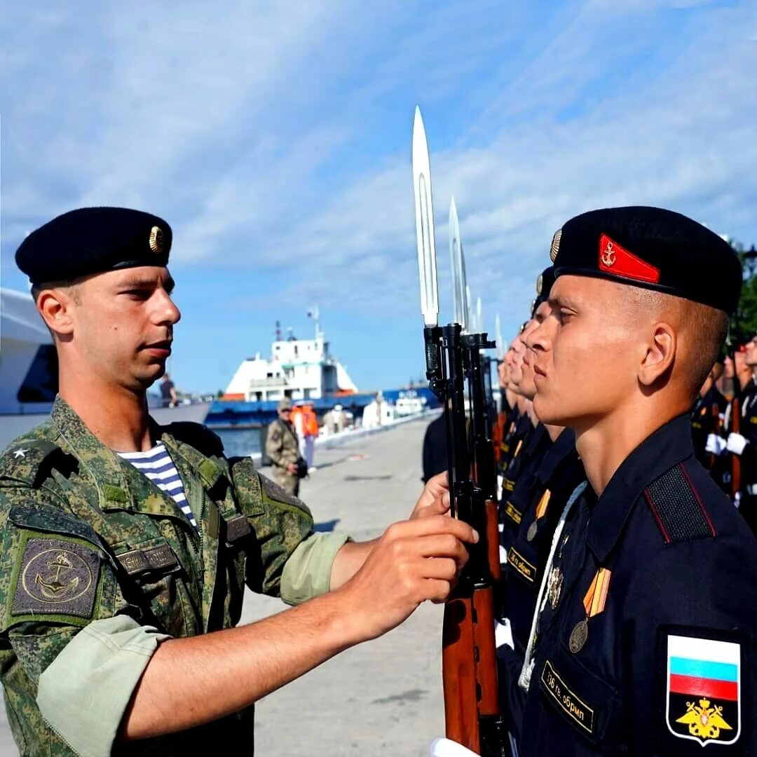 Струна морпех на параде