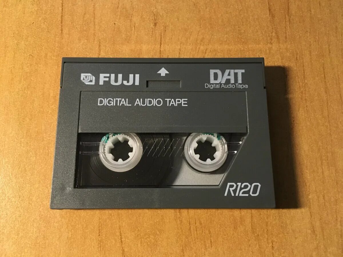 Как сделать кассету. Dat кассеты 600 ГБ. Кассеты формата dat (Digital Audio Tape. Dat Fuji r120 кассета. Кассета сони Ферум 120 минут.