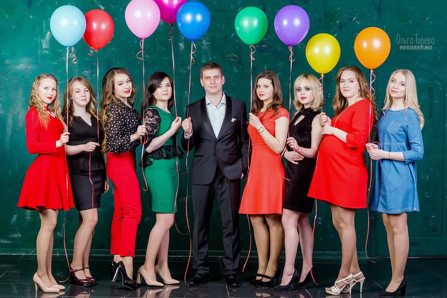 Выпускной в школе идеи. Идеи для выпускного 9. Фотосессия выпускников школы в студии. Идеи для фотосессии в школе на выпускной. Идеи для школьной фотосессии.