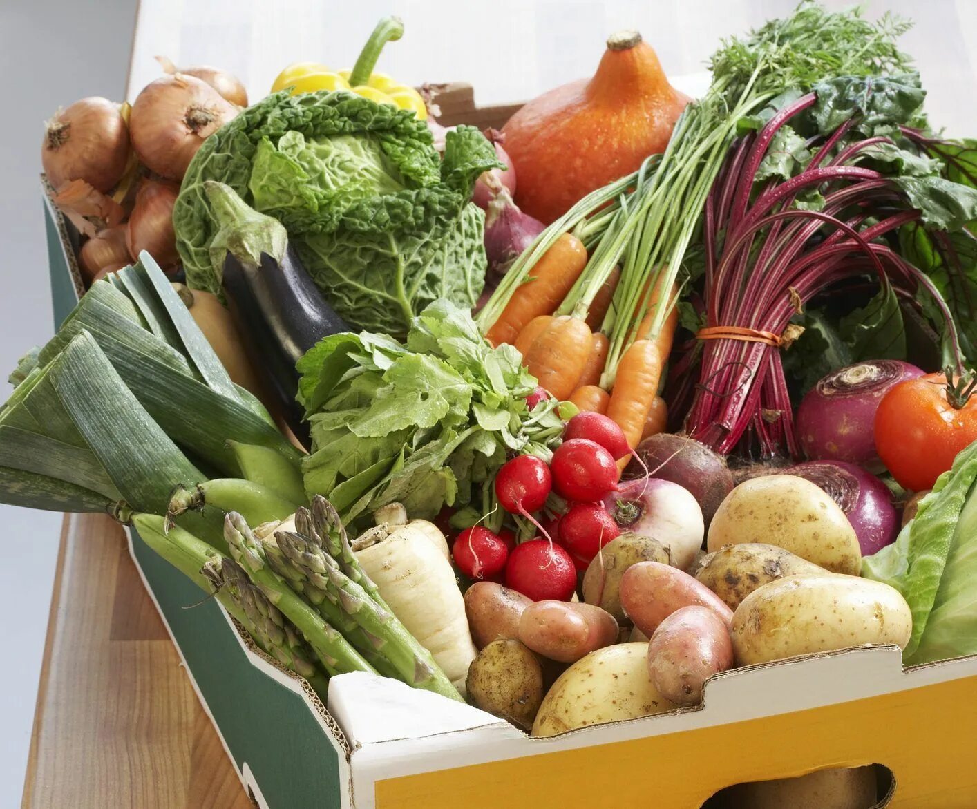 Домашние овощи. Фермерские овощи. Фермерские овощи и фрукты. Неорганические продукты.