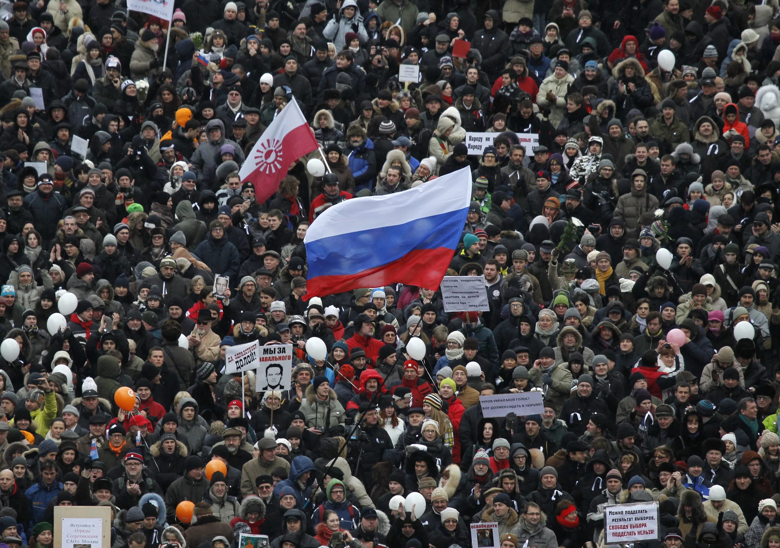 Народ против власти. Митинг 27 июля 2019 в москве. Митинг сканворд. Толпа митинг. Толпа людей митинг.