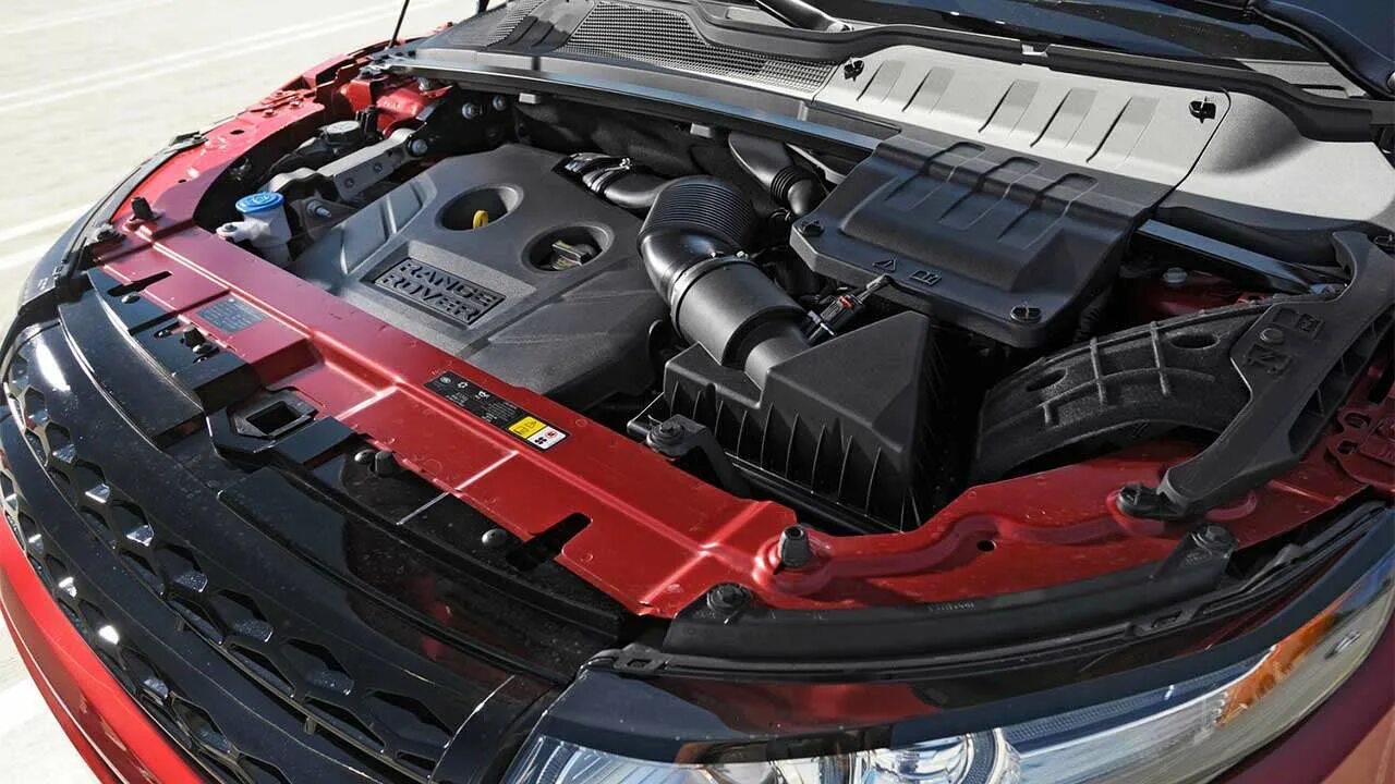 Range rover evoque двигателя. Двигатель рендж ровер эвок 2.0. моторный отсек рендж ровер эвок. land rover evoque моторный отсек. двигатель рейнджовер эвок.